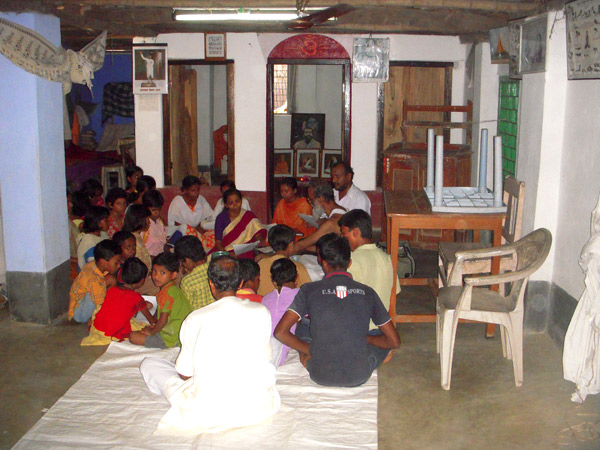 India2010/Temple-&-Satsang-Hall-Roy-Fam72.jpg