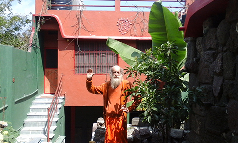 SaHI-Ananda-at-ashram.jpg